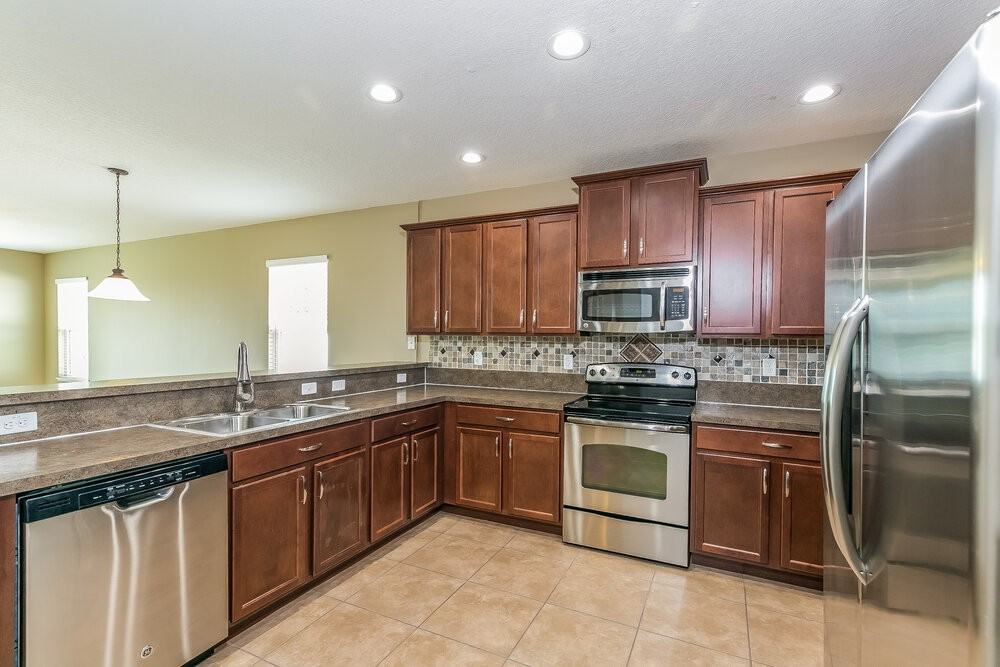 121 Daigledog St - Photo 5 of 15