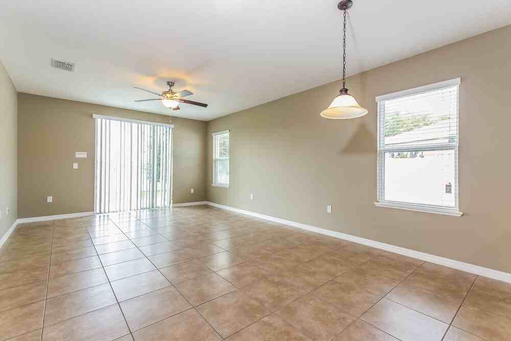 121 Daigledog St - Photo 6 of 15