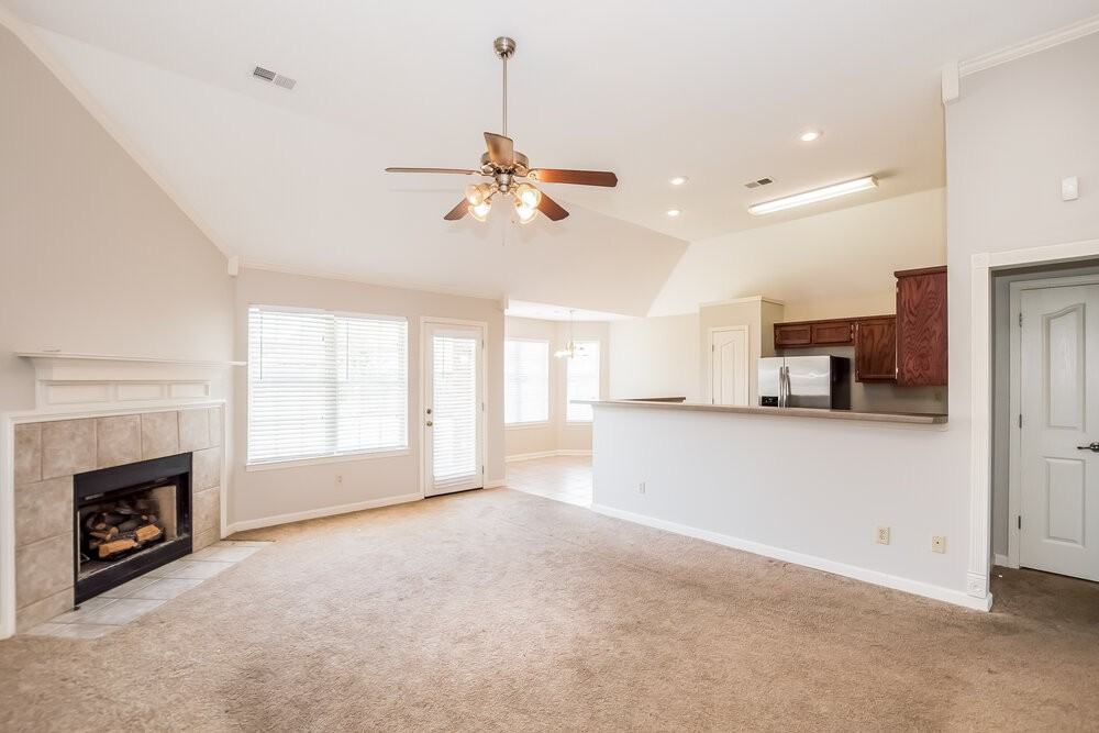 6254 Ravenwood Park N - Photo 4 of 15