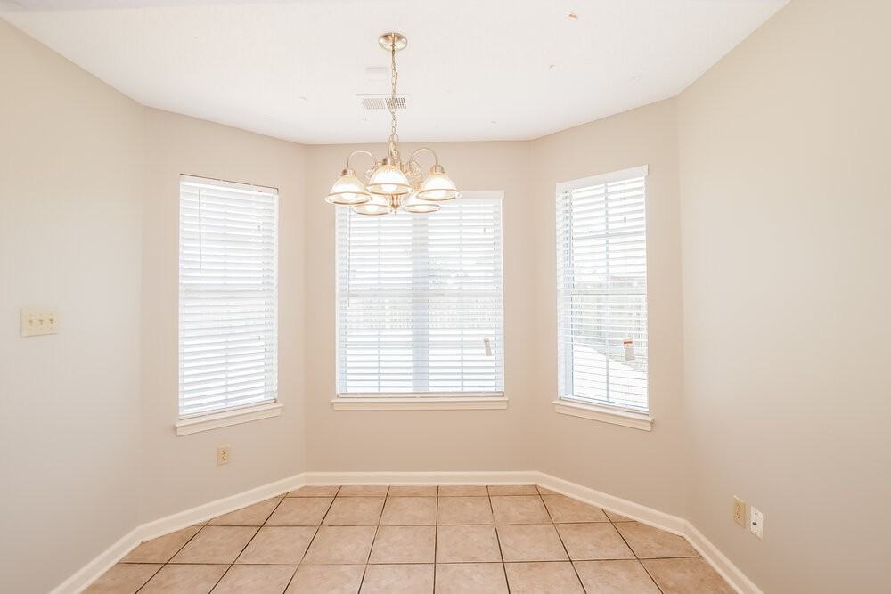 6254 Ravenwood Park N - Photo 5 of 15