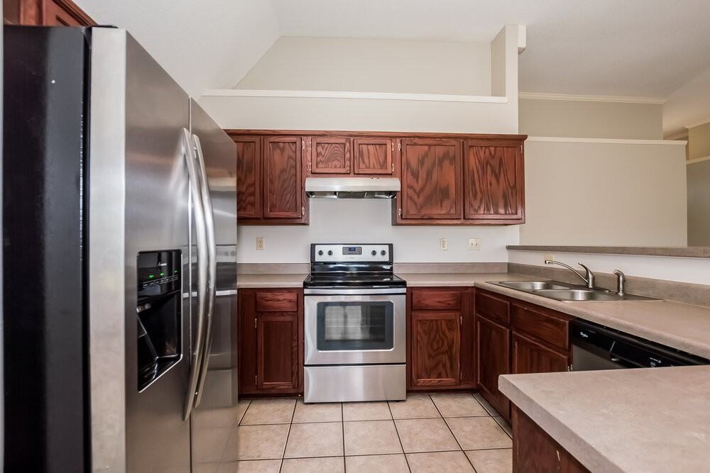 6254 Ravenwood Park N - Photo 7 of 15