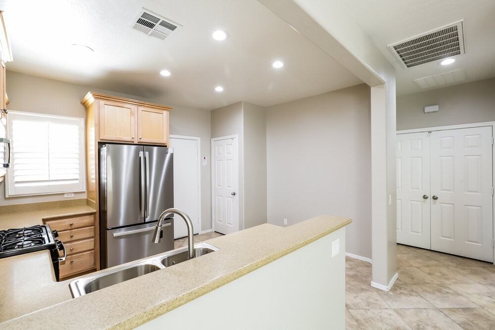 6166 Jutland Ave - Photo 5 of 16