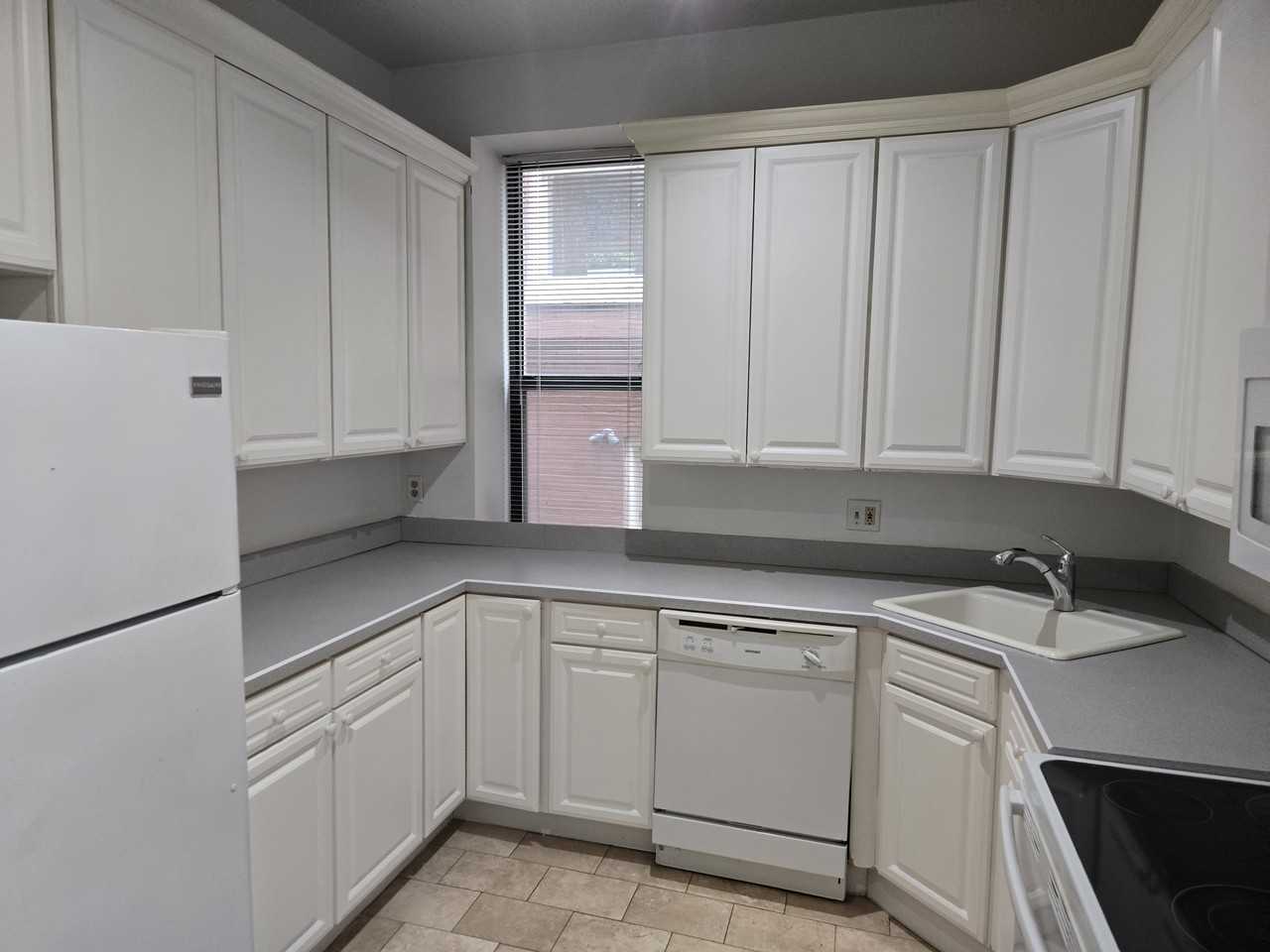 4362 Mcpherson Ave #B - Photo 4 of 24