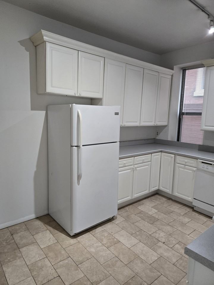 4362 Mcpherson Ave #B - Photo 5 of 24