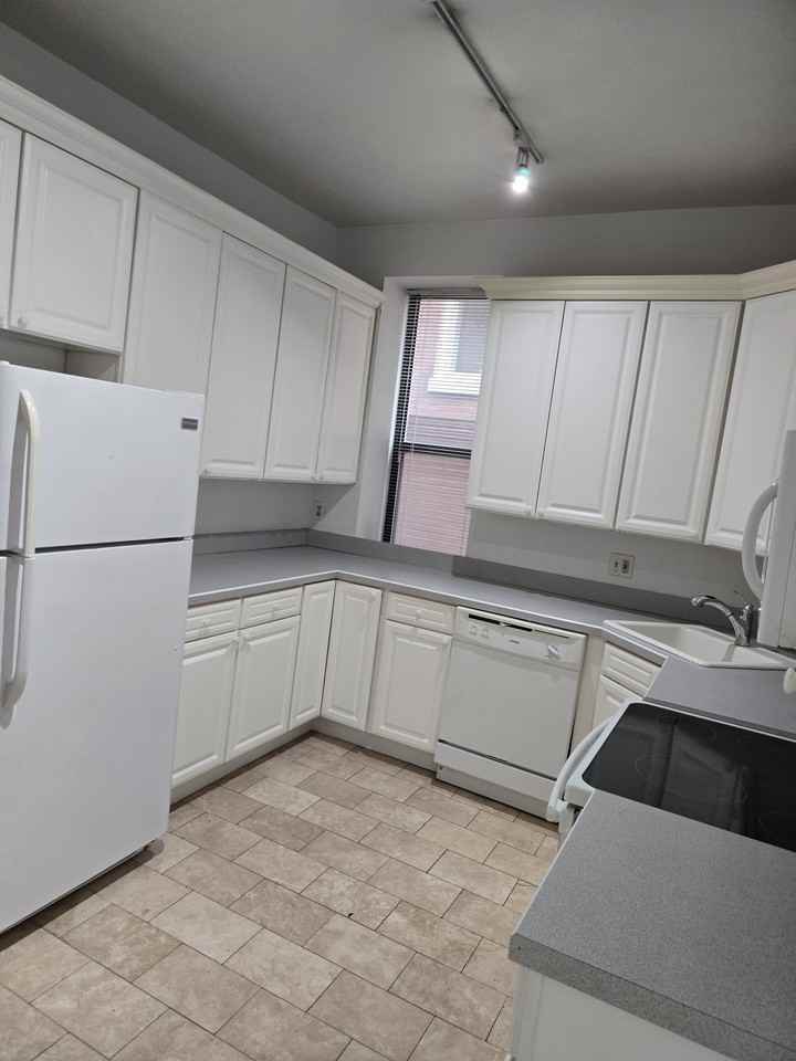 4362 Mcpherson Ave #B - Photo 6 of 24