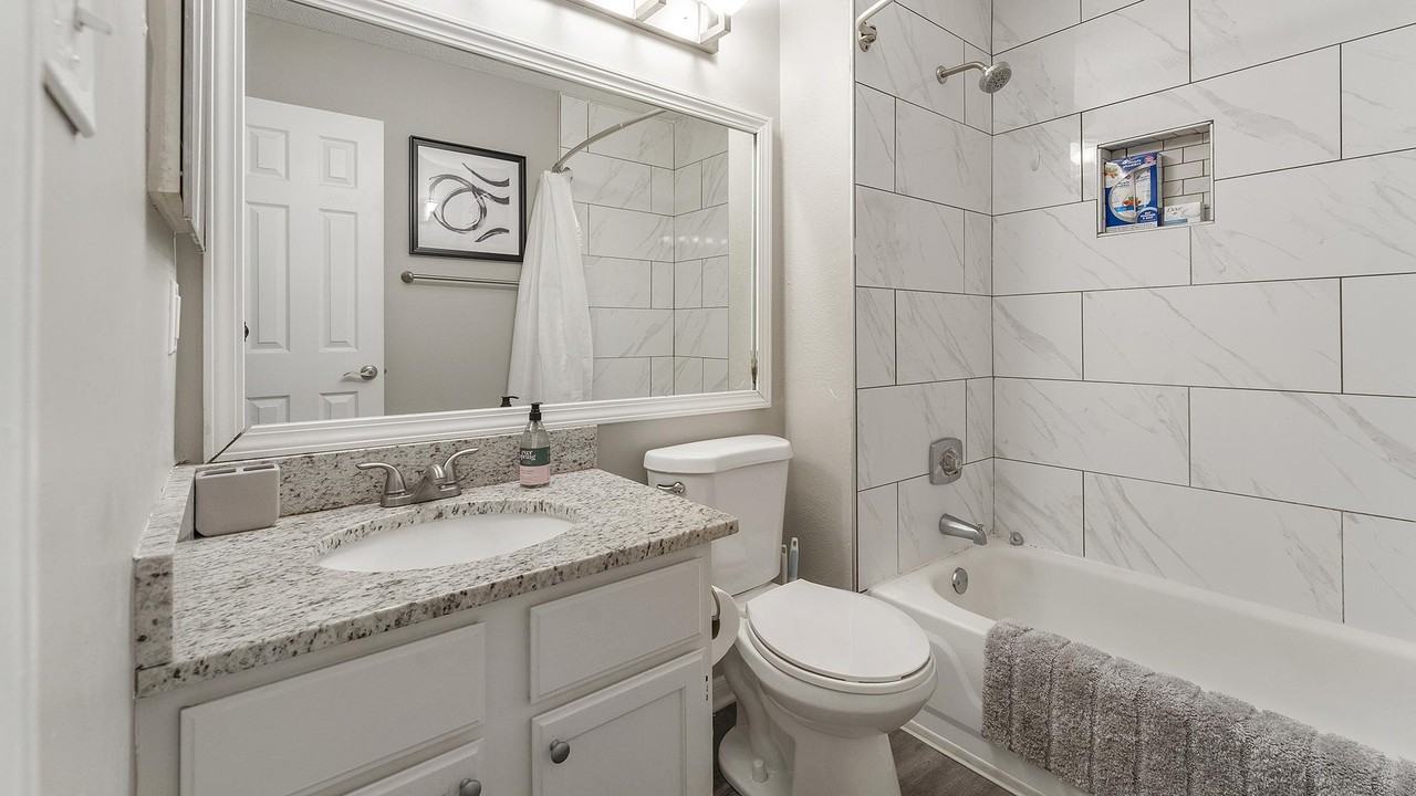 2000 Aureum Drive - Photo 6 of 48