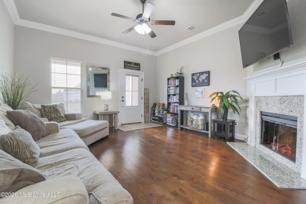 3700 Victor Ln - Photo 3 of 25