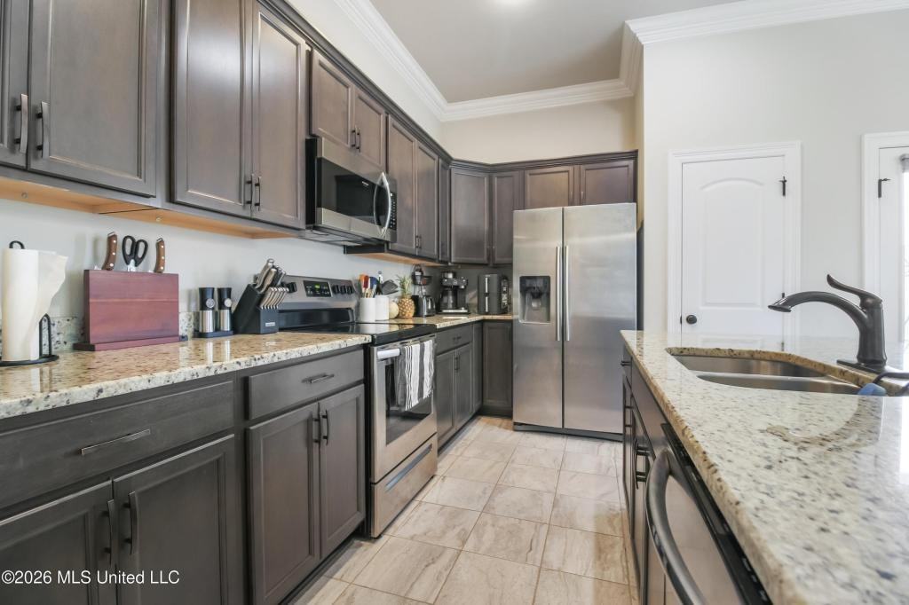 3700 Victor Ln - Photo 6 of 25