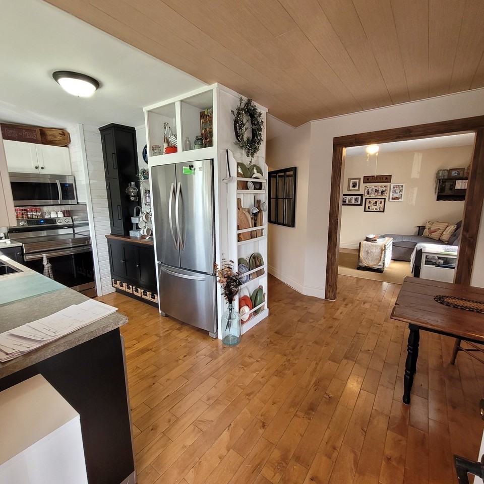 198 Pine Street - Photo 3 of 13