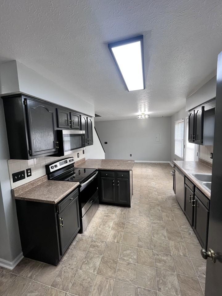 213 Elas Ct #215 - Photo 3 of 17