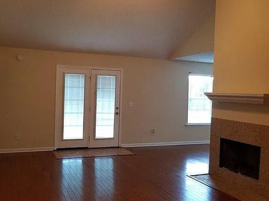 585 Mcdonald Dr #585 - Photo 2 of 4
