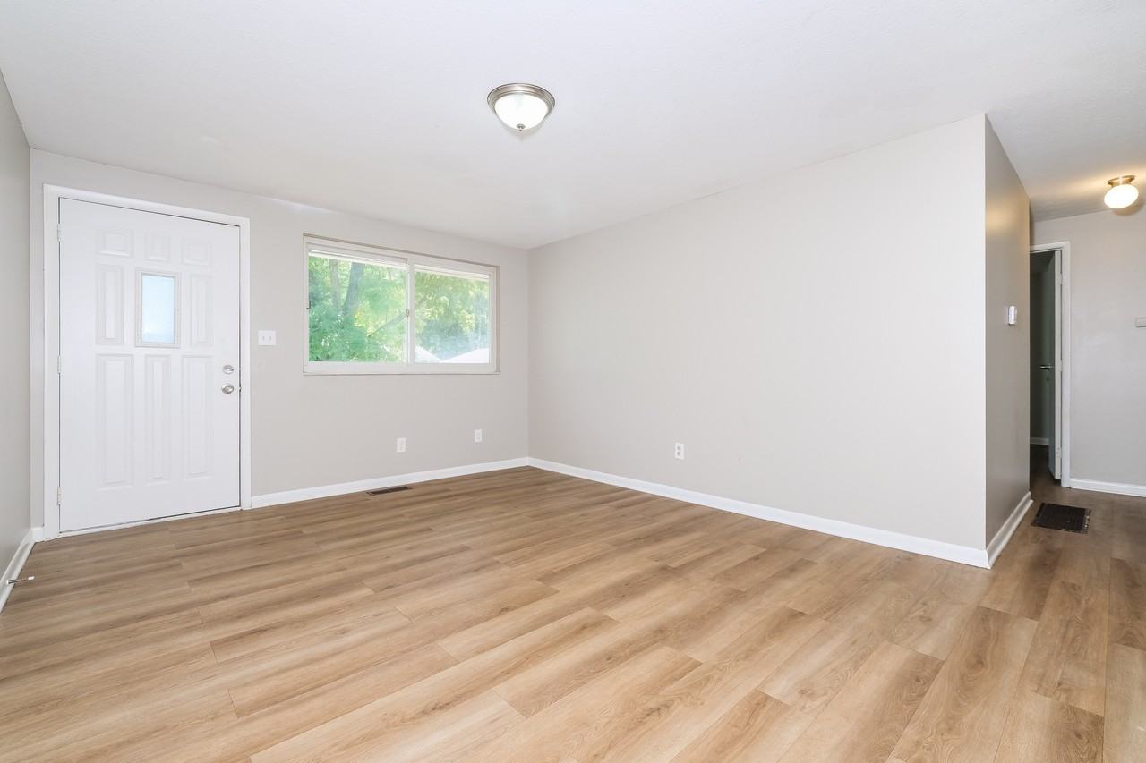 2163 Balford Sq E - Photo 5 of 15