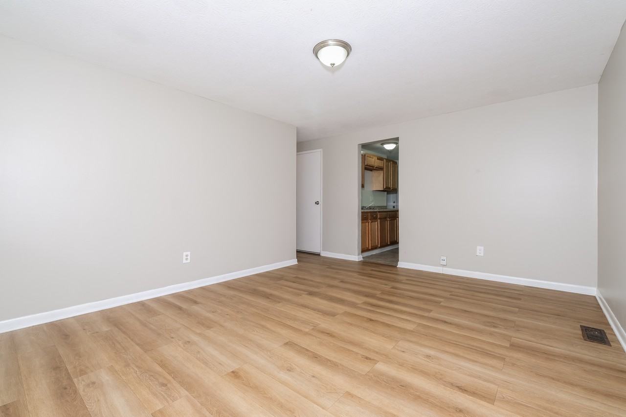 2163 Balford Sq E - Photo 6 of 15