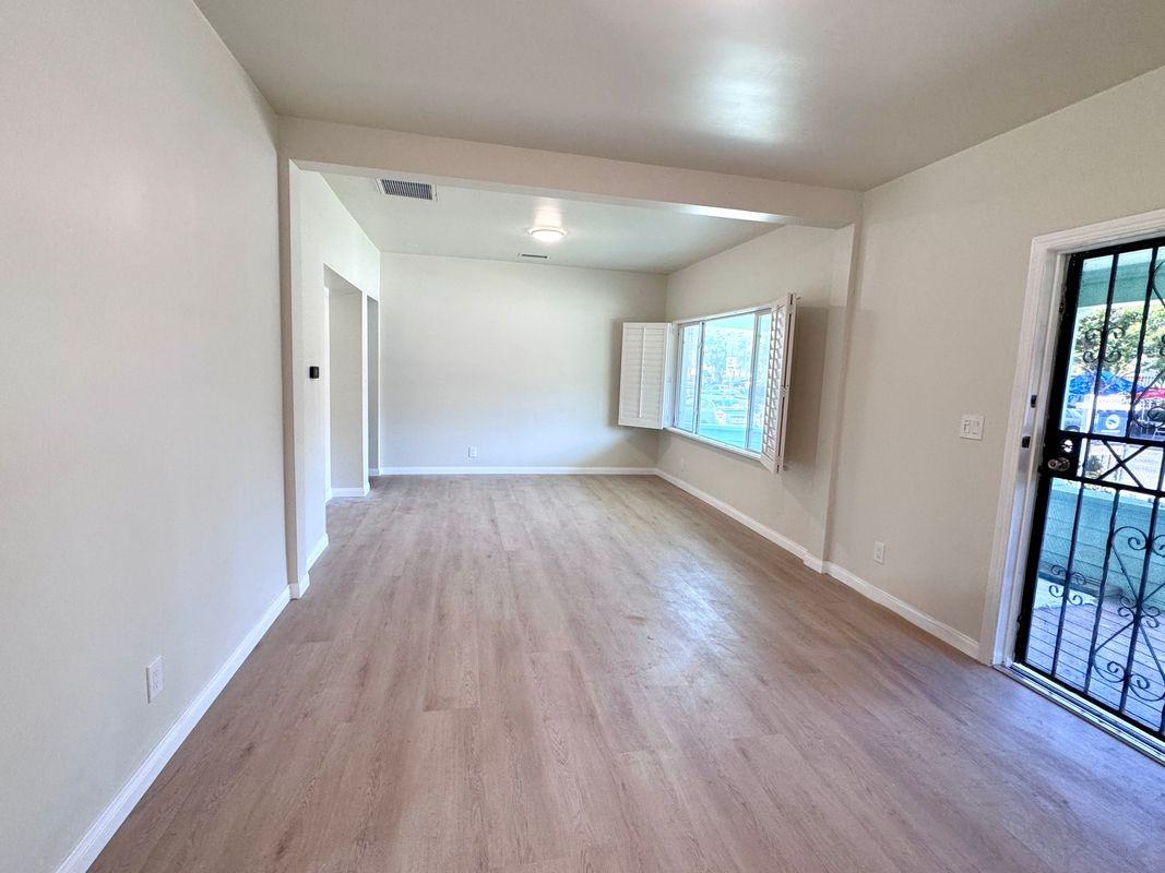 319 N Rowan Ave - Photo 3 of 19