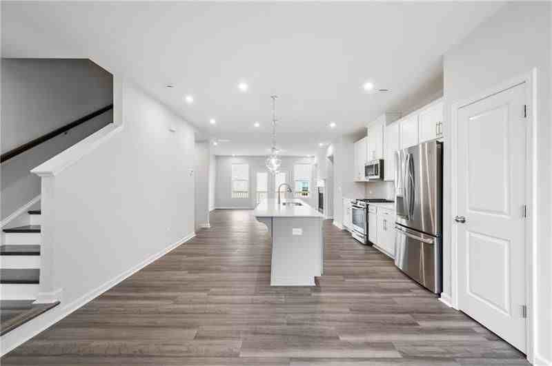 737 Payton Ln - Photo 4 of 19