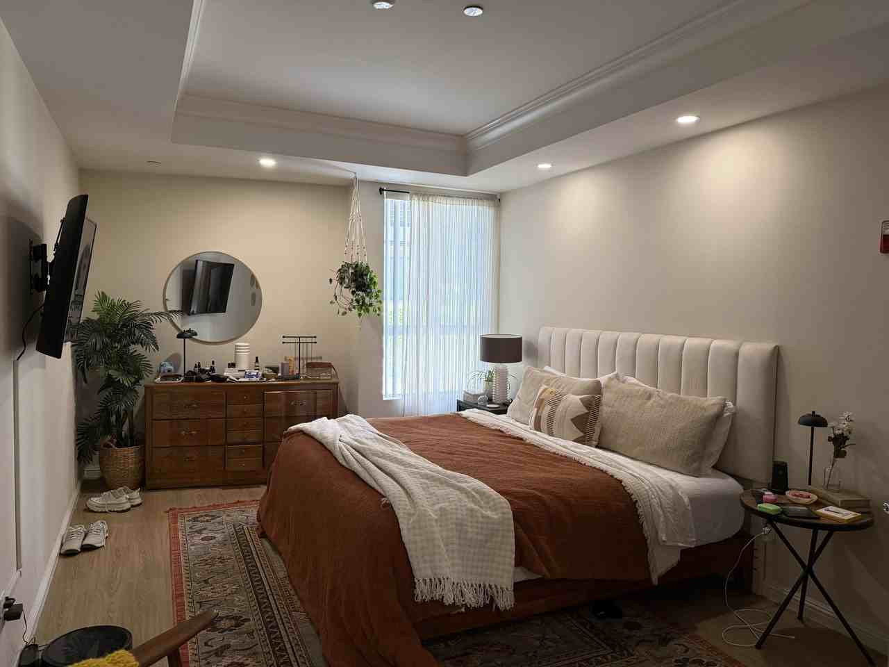 424 South Holt Avenue #101 - Photo 6 of 13