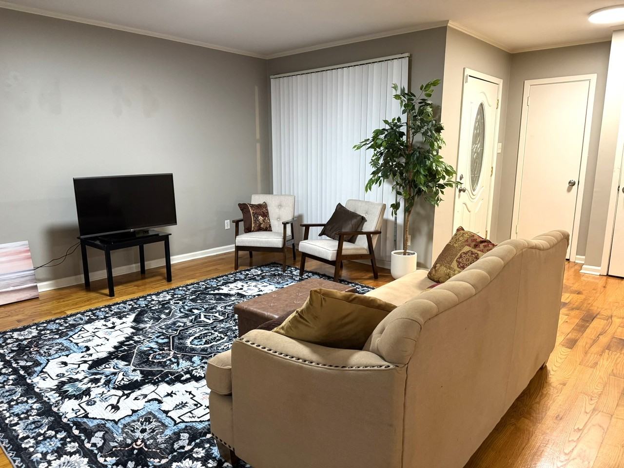 214 Sunny Lane - Photo 2 of 14