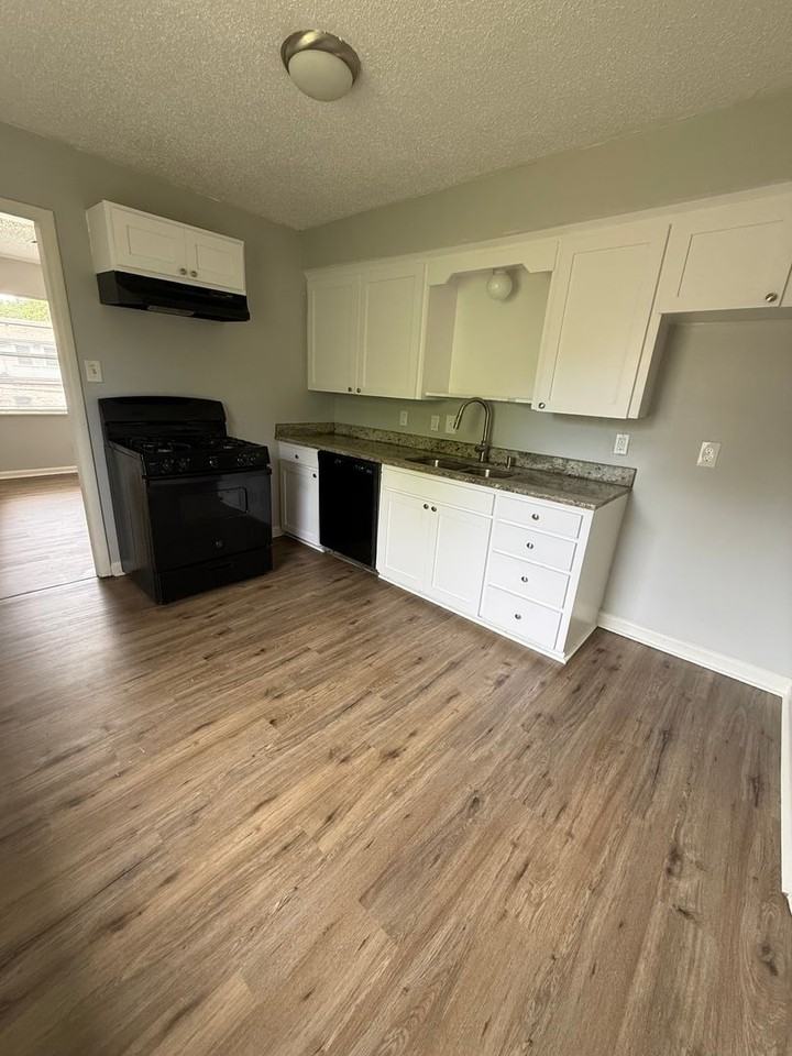 9110 Woodford Dr - Photo 5 of 12