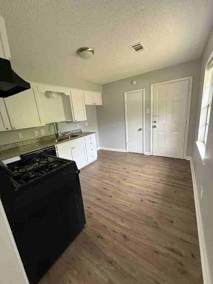 9110 Woodford Dr - Photo 6 of 12