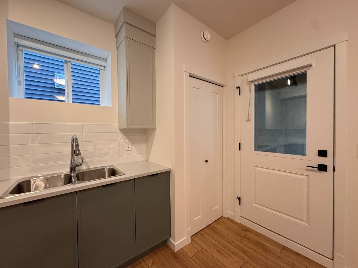 11058 Lockwood Street - Photo 5 of 14