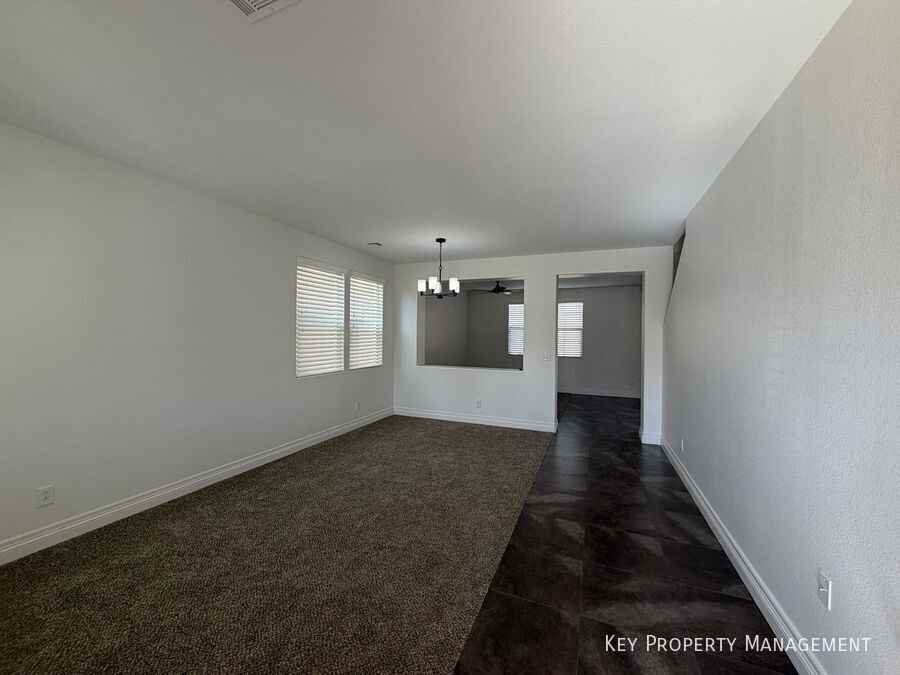 11211 Fort Vasquez St - Photo 4 of 23