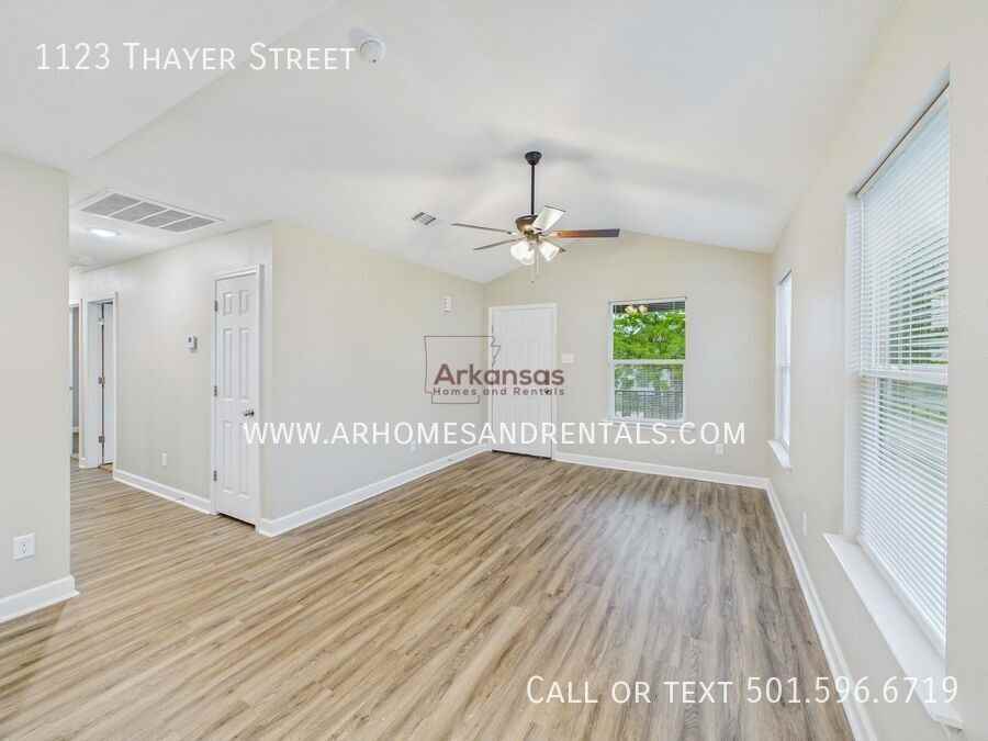 1123 Thayer St - Photo 2 of 17