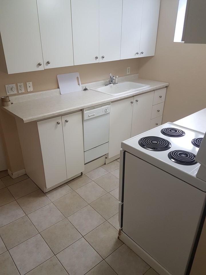 726 West 5th St #2 - Photo 4 of 16