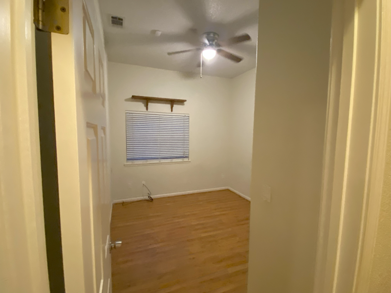 1806 Augusta Ln - Photo 7 of 11