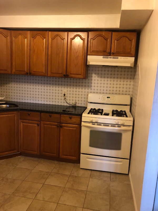 387 College Dr - Photo 5 of 13
