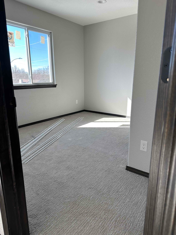612 Se 10th St - Photo 5 of 12