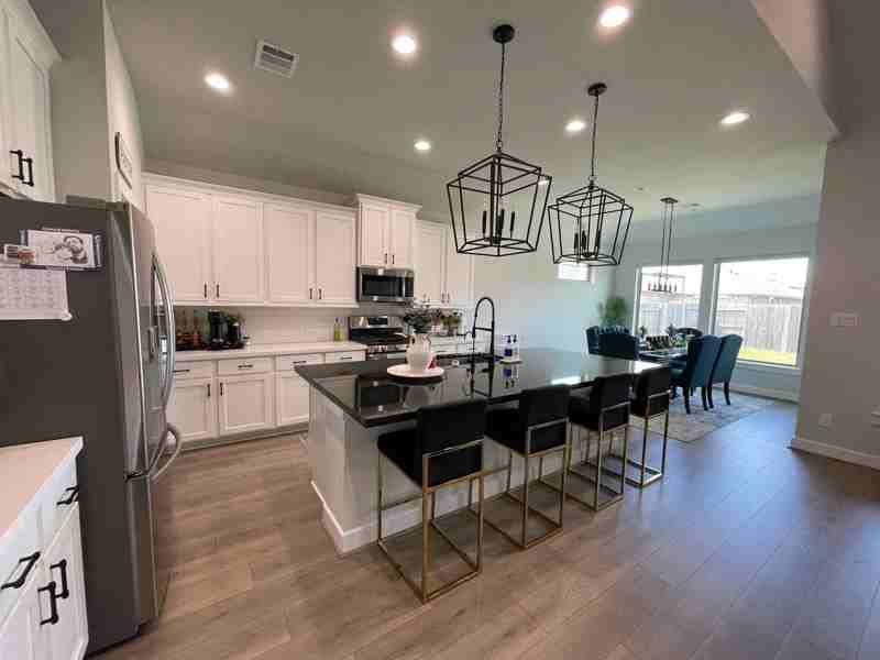 2607 Bayrose Dr - Photo 4 of 20