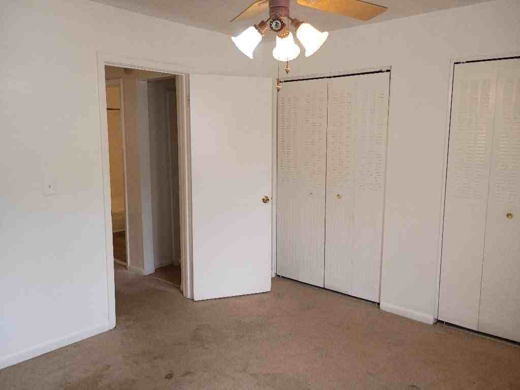 Jolly Ave Apartments 1 #8 - Photo 4 of 9