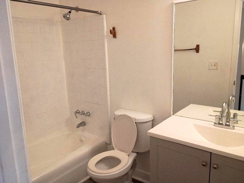 Jolly Ave Apartments 1 #8 - Photo 5 of 9