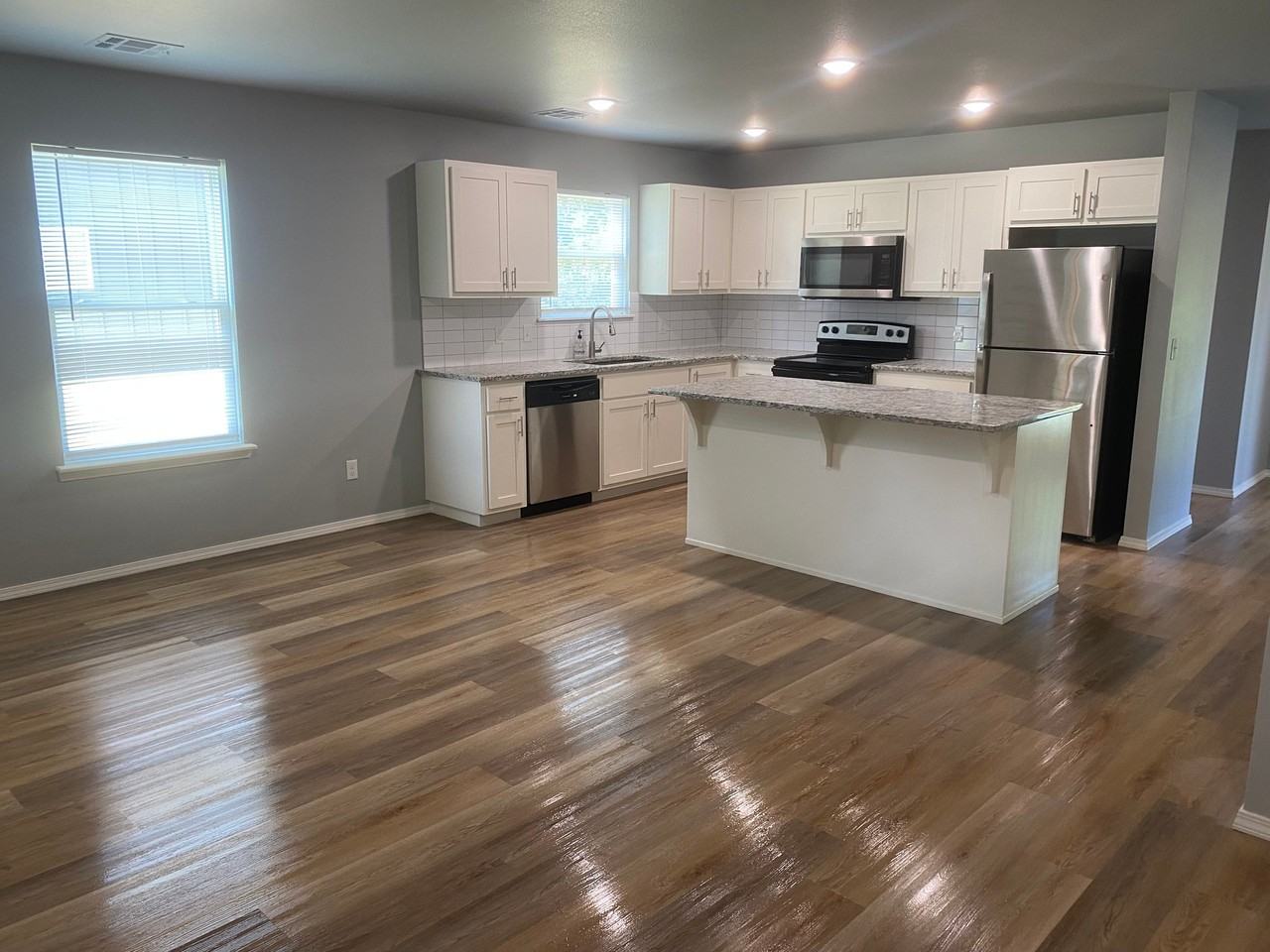 205 S Fairland Ave - Photo 2 of 20