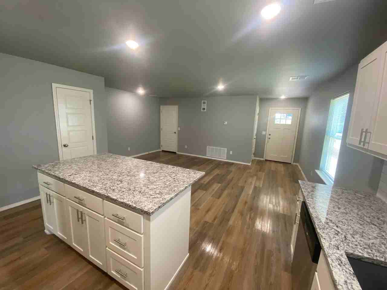 205 S Fairland Ave - Photo 3 of 20