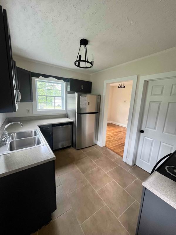 2306 Parkway Dr - Photo 2 of 5