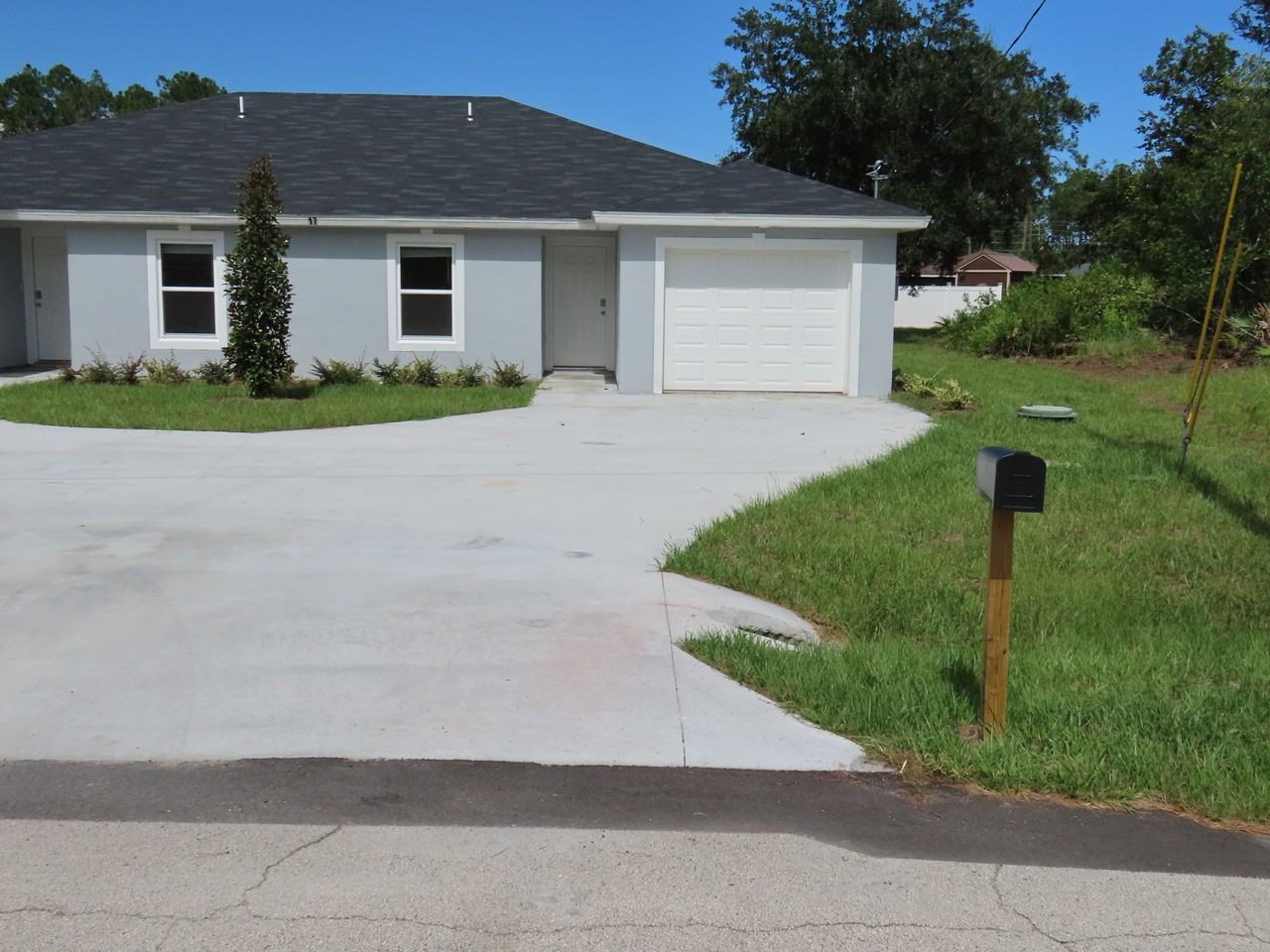 17 Riddle Dr #B - Photo 2 of 24