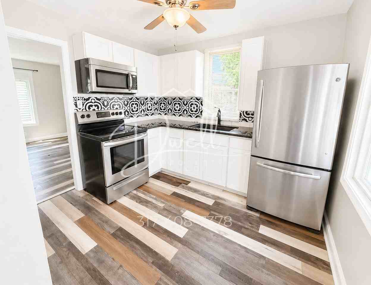 1031 Albany St - Photo 2 of 10