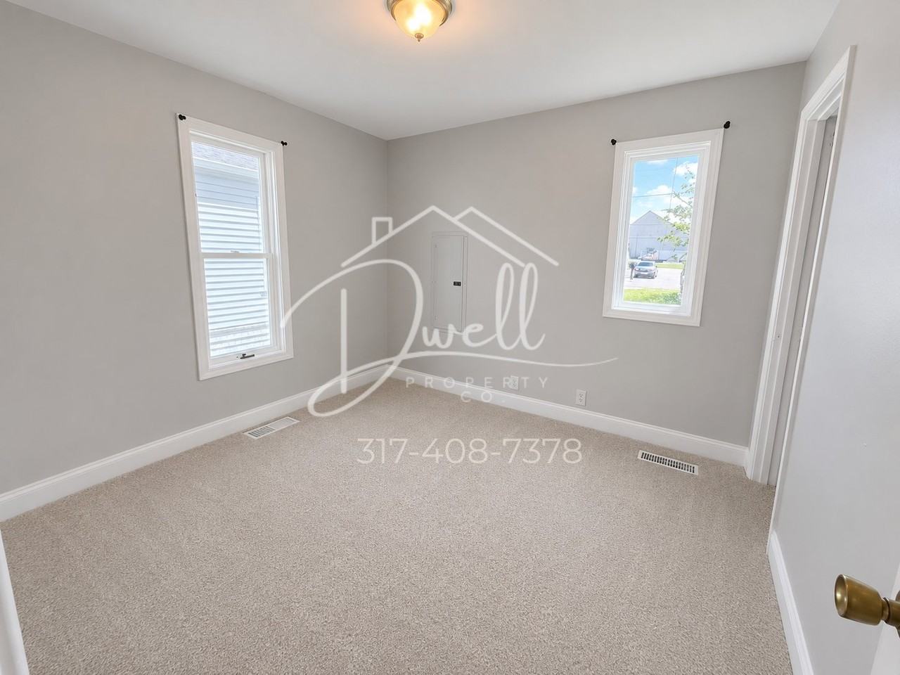 1031 Albany St - Photo 7 of 10