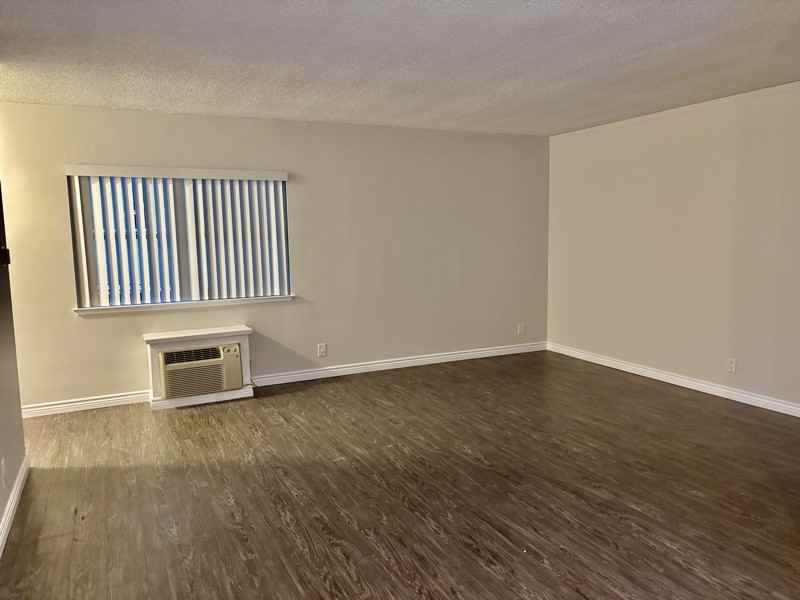 1595 E Chevy Chase Dr #24 - Photo 5 of 10