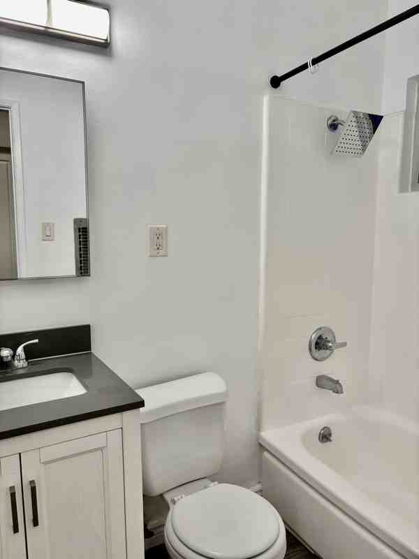 1595 E Chevy Chase Dr #24 - Photo 6 of 10