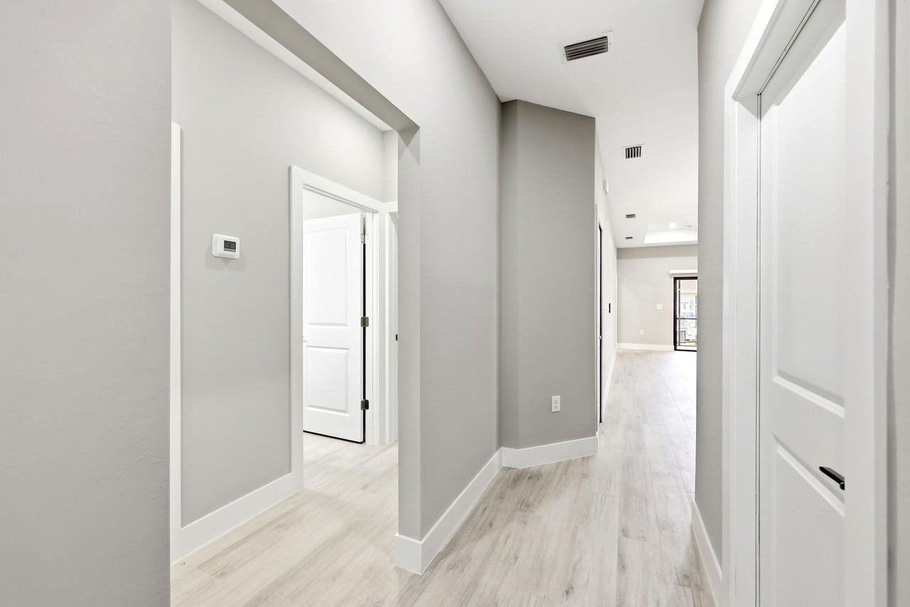 4700 22nd St Sw #4700 - Photo 3 of 20