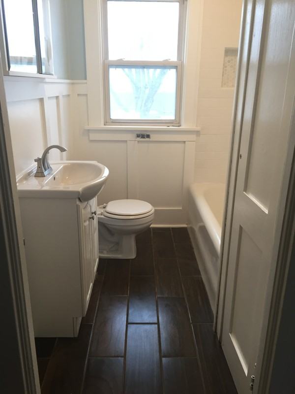 409 W 7th St - Photo 2 of 5