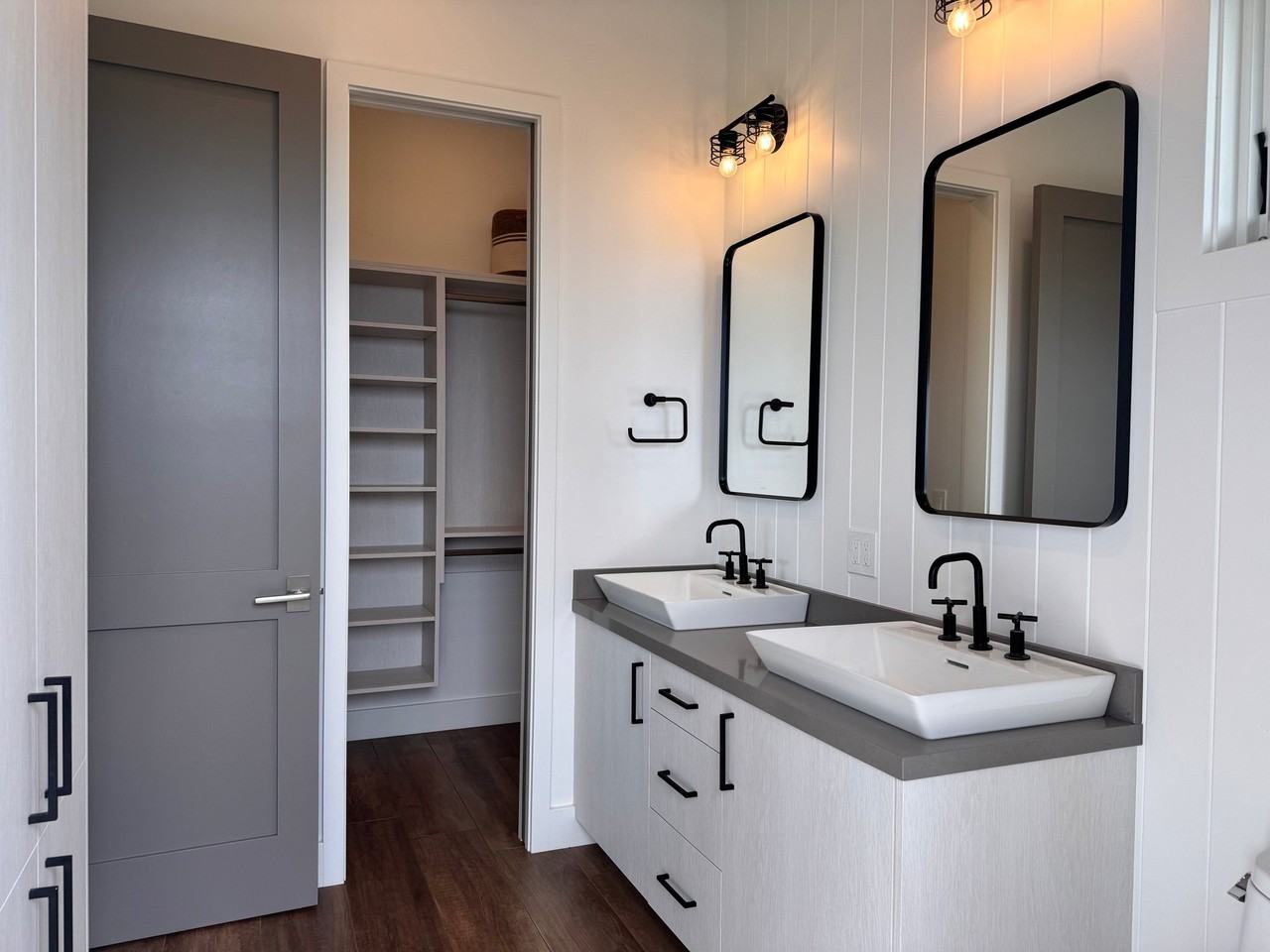 170 Haniu St - Photo 6 of 14