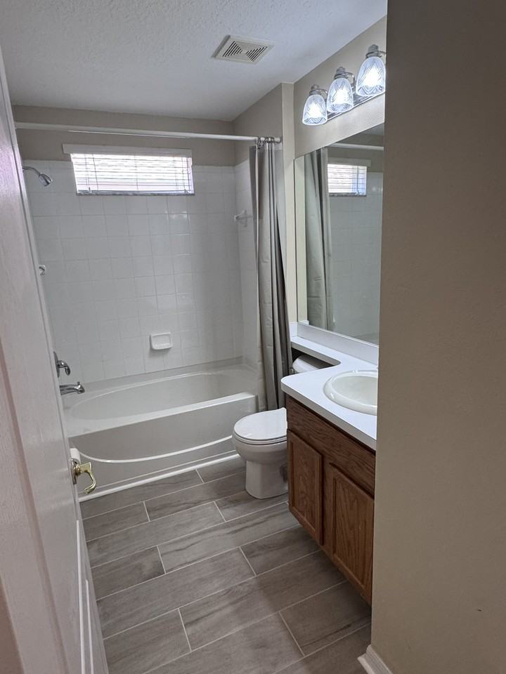 7507 Canal Point Ct - Photo 4 of 18
