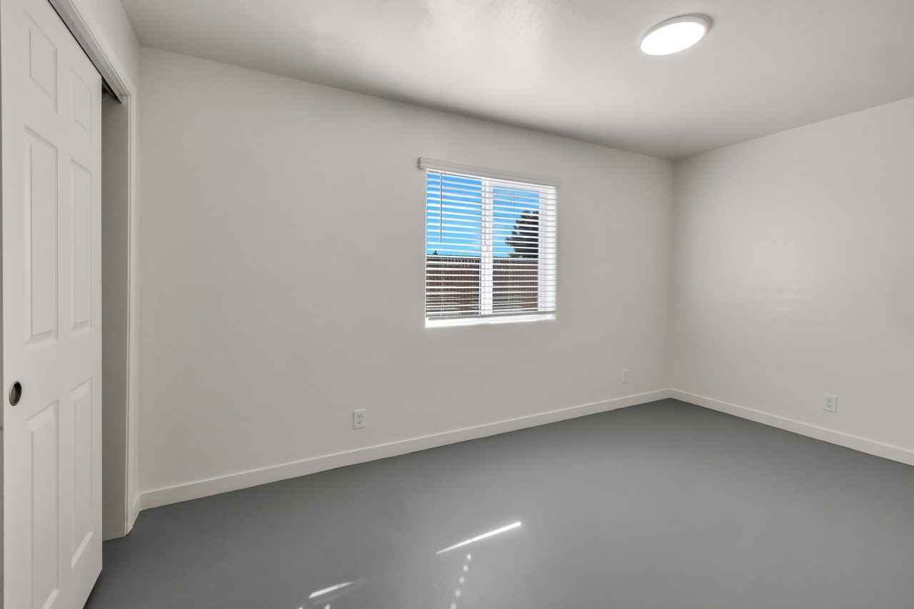 1340 W Mariposa Ave #1 - Photo 4 of 19
