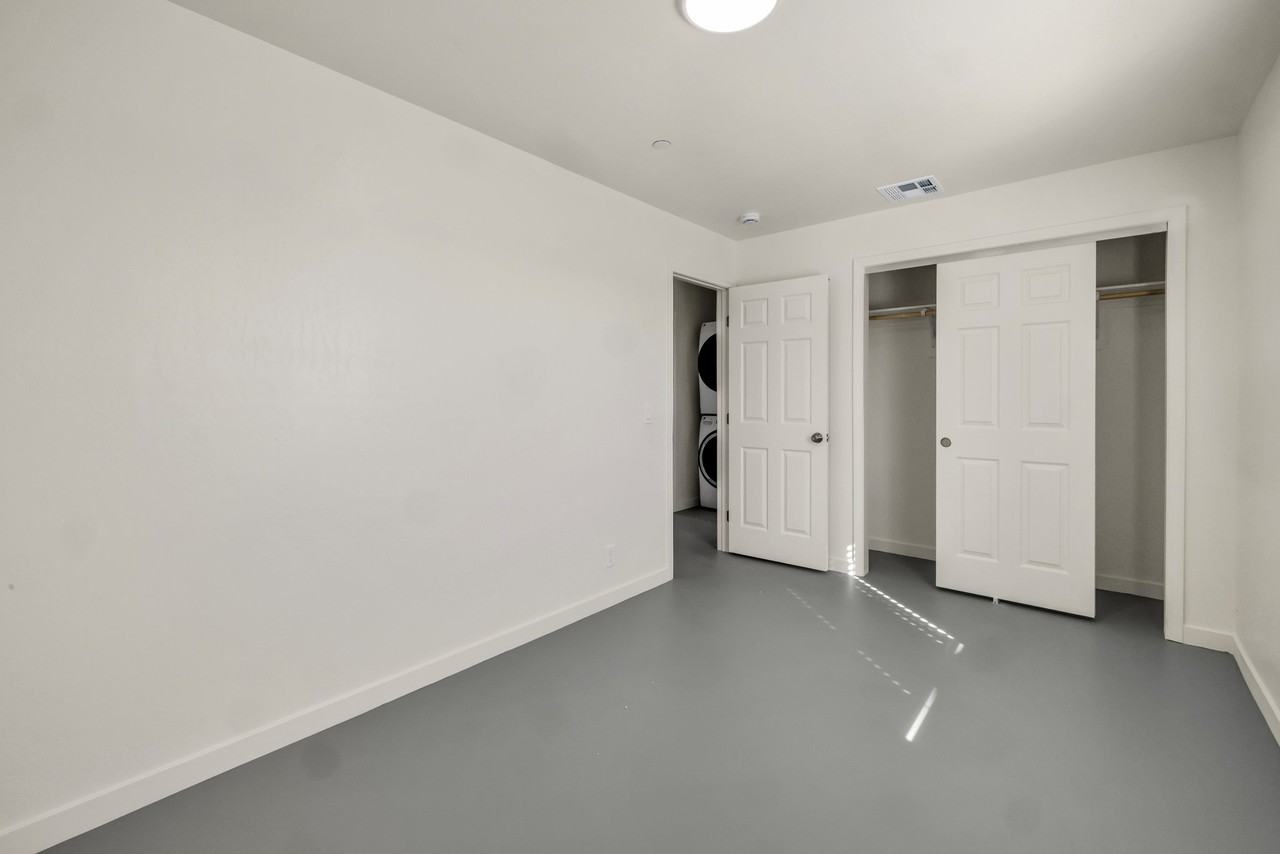 1340 W Mariposa Ave #1 - Photo 5 of 19