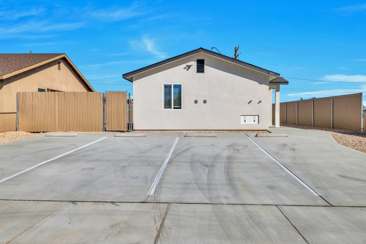 1340 W Mariposa Ave #1 - Photo 7 of 19