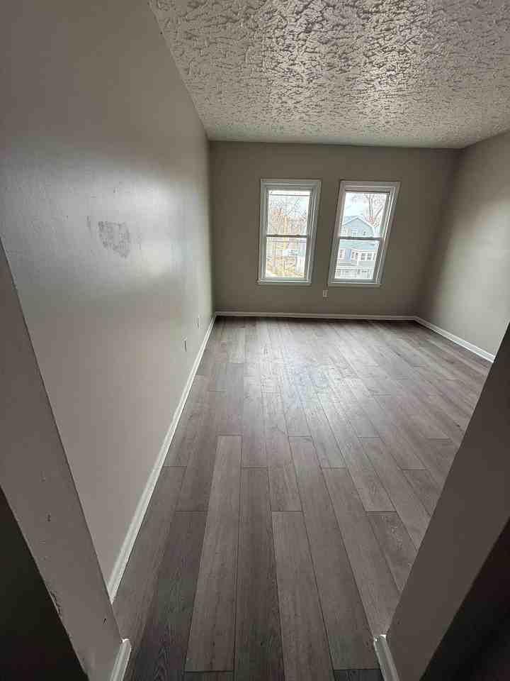 2620 Main St - Photo 2 of 9