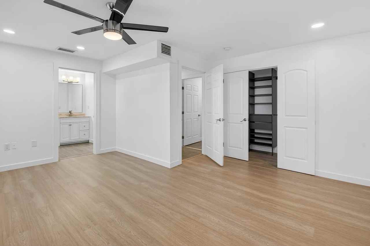 379 Nw 23rd St - Photo 2 of 6